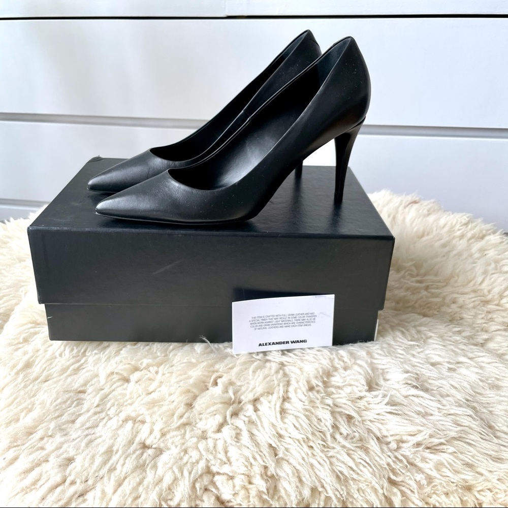 NIB Alexander Wang Classic Black Pumps